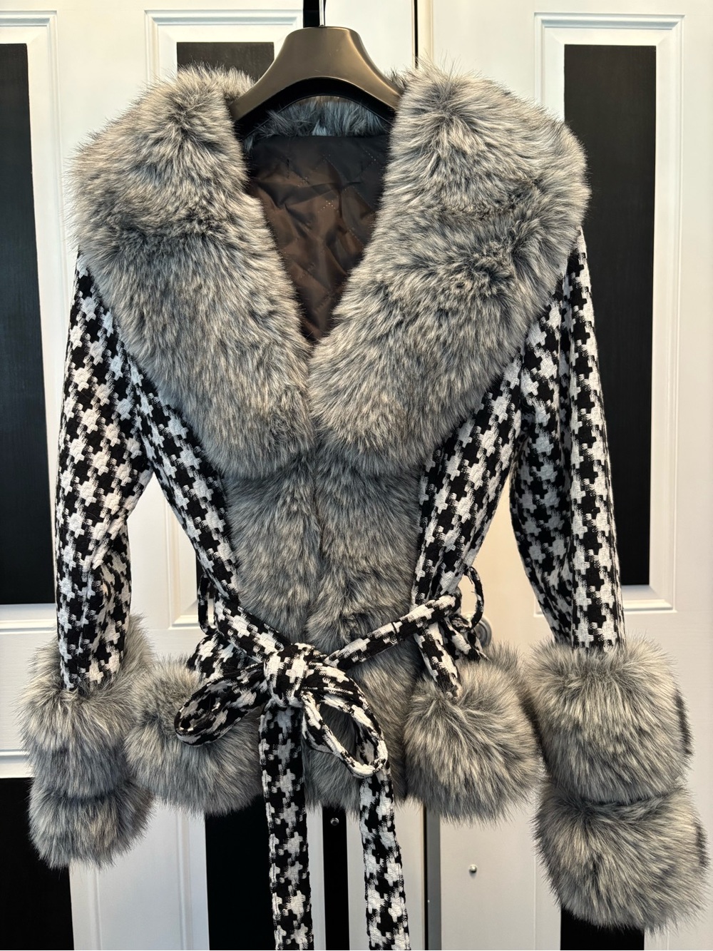 No Brand, houndstooth jacket faux-fur trim collar, cuffs & hem. S NWOT $99.